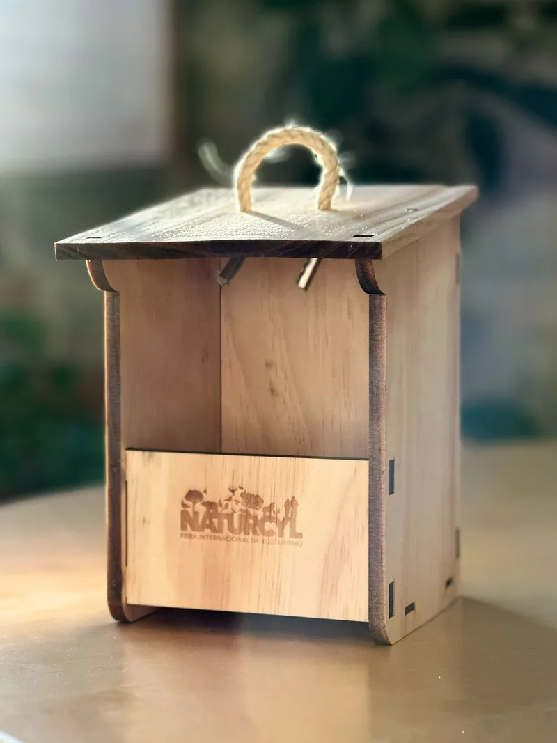 Caja Nido para Petirrojo y Colirrojo