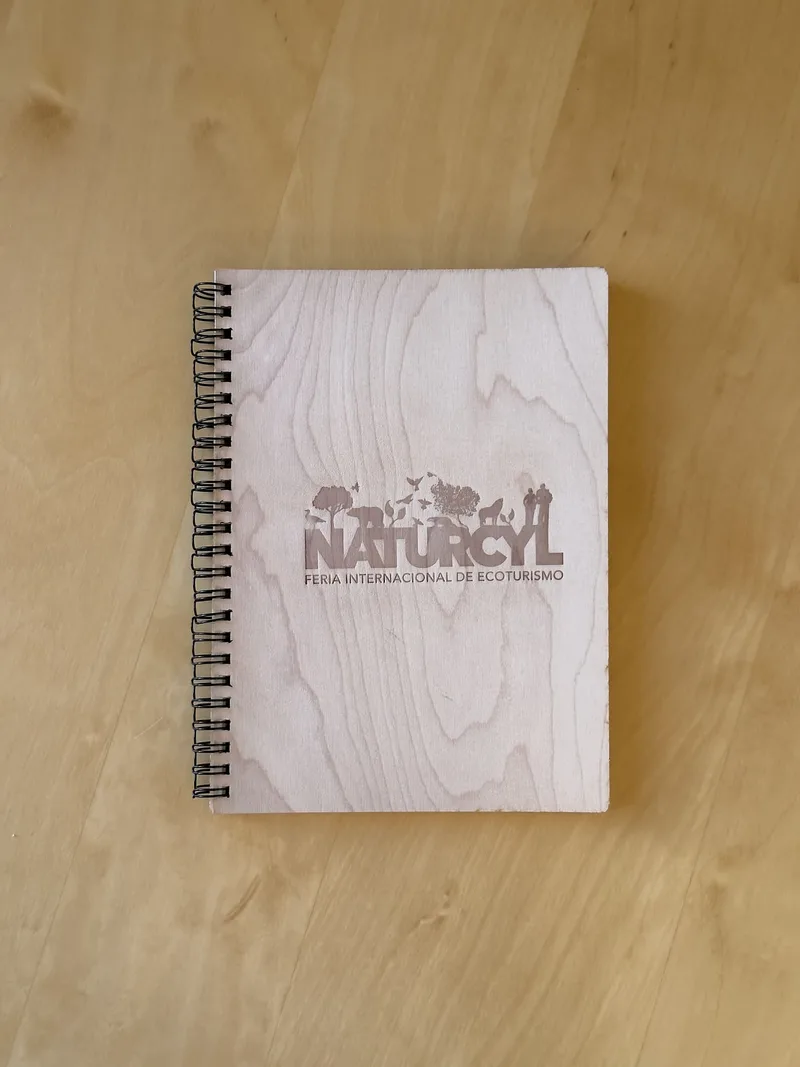 Cuaderno con tapas de Madera